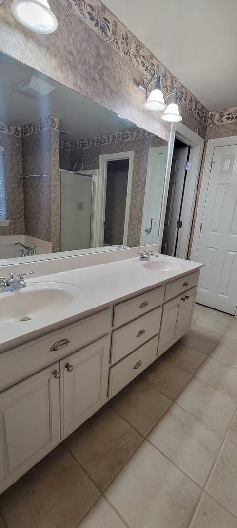 Building Photo - 1 Level Union School 3/2/2 w/ office and bonus room.