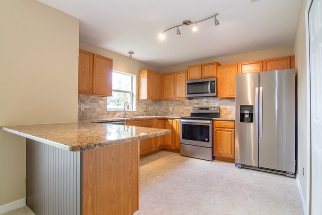 Building Photo - 4/3 Duplex Home in Poinciana Available, April 2026