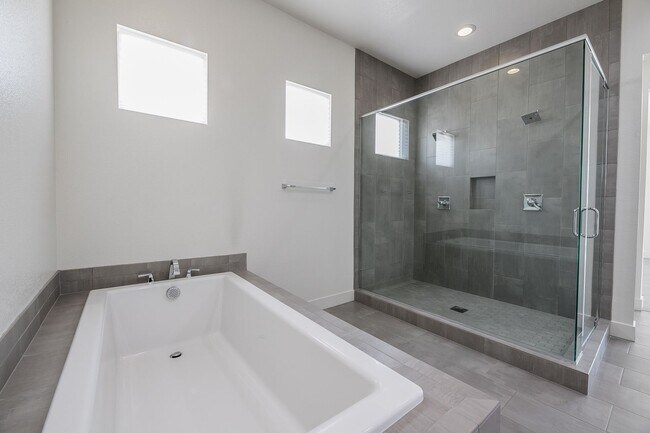 Building Photo - Luxury Living in Inspirada’s Gated Escala Community!