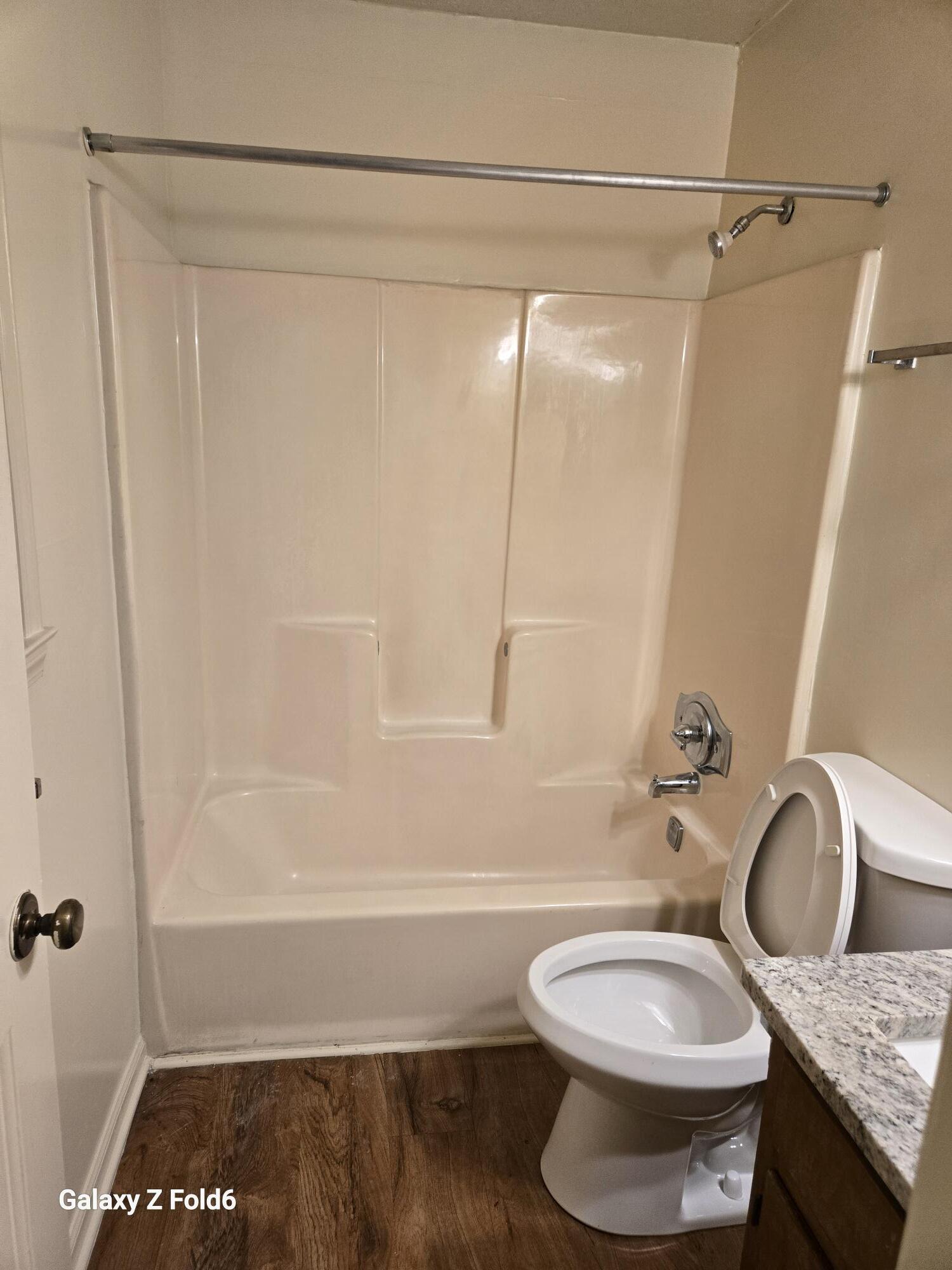 Master Tub - 5552 Estates Ct