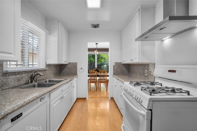Building Photo - 5210 Ventura Canyon Ave