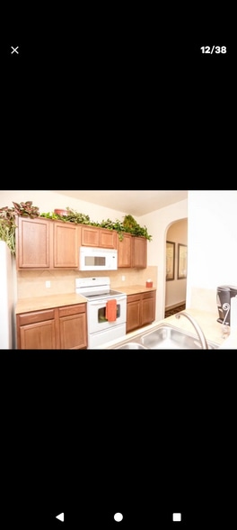 Kitchen with appliances included - 2022 Ridge View Dr