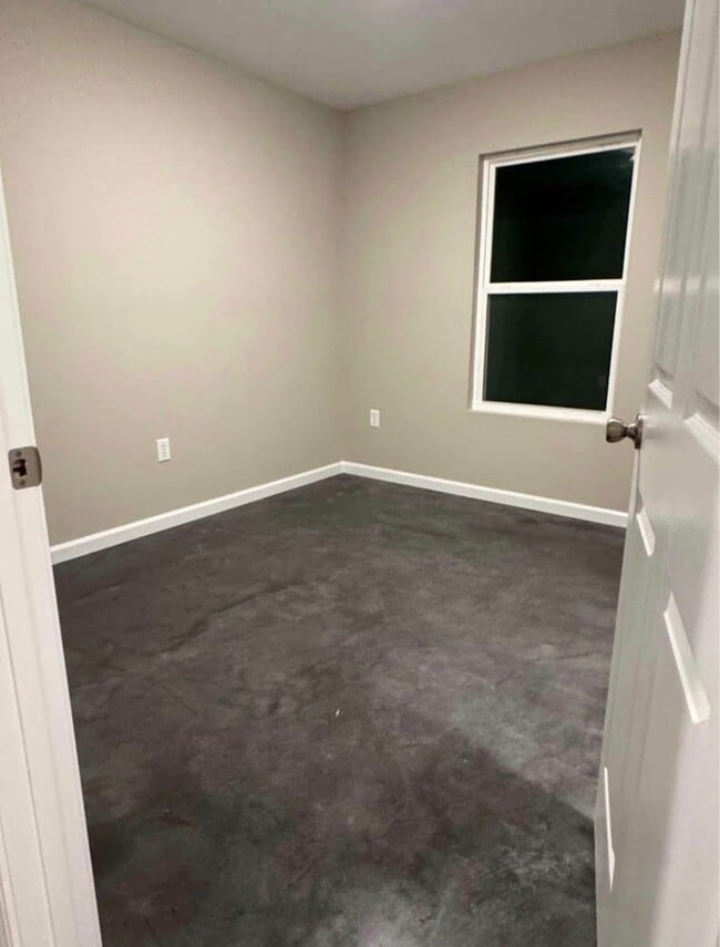 Building Photo - 3-bedroom Duplex