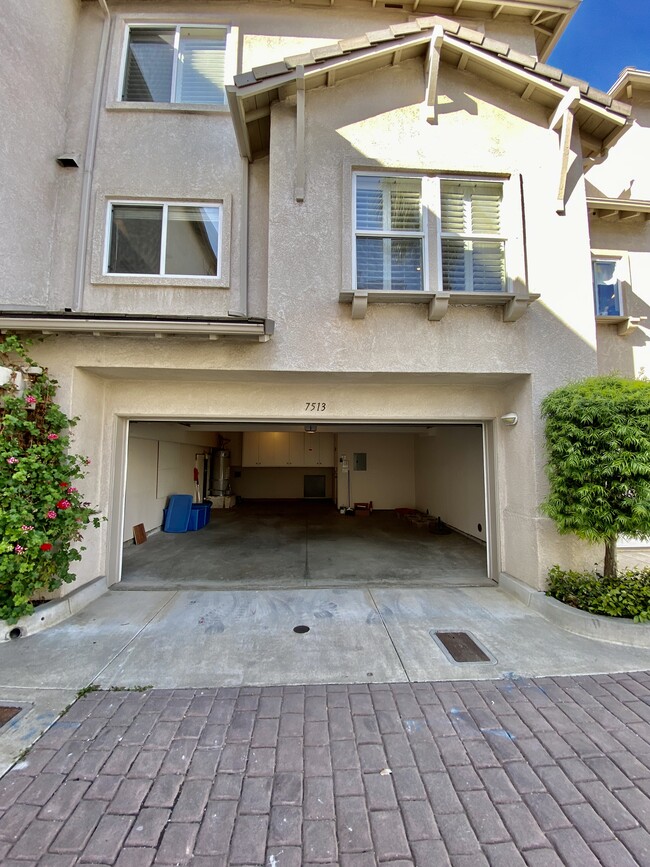 Building Photo - 7513 Hannum Ave