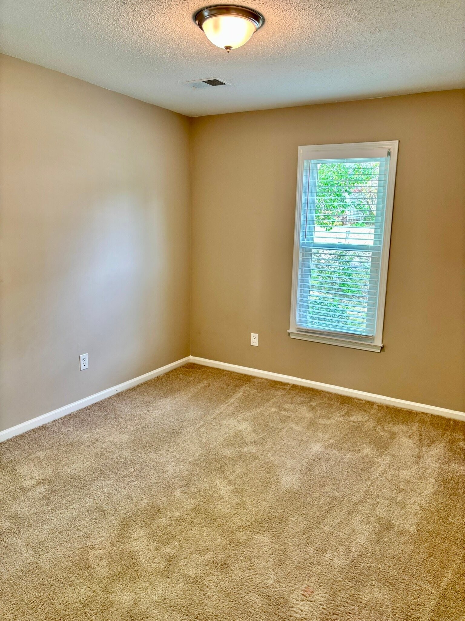 Building Photo - 548 Kenton Dr