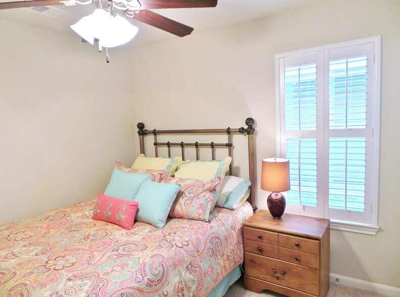 Building Photo - 1002 Venice Dr