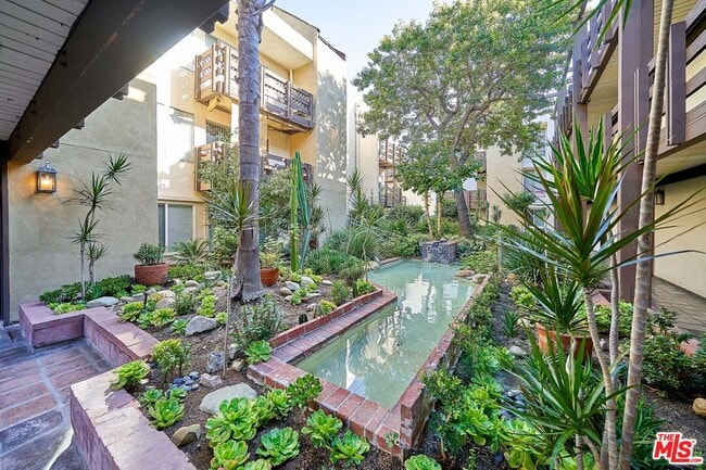 Building Photo - 320 S Ardmore Ave