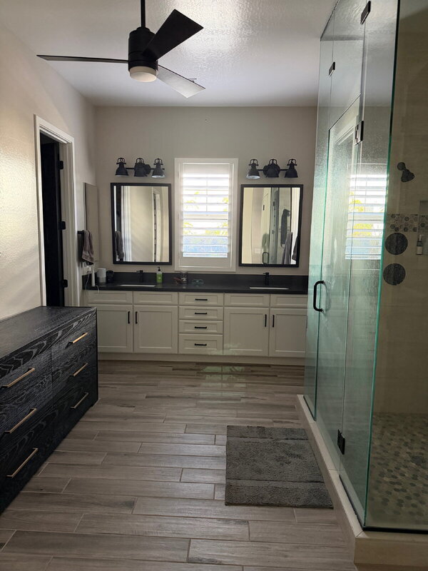 Building Photo - 4191 S Emerald Dr