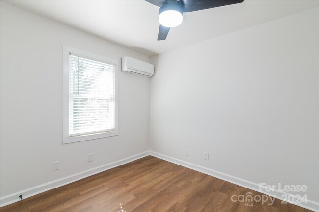 Building Photo - 933 Cantwell St