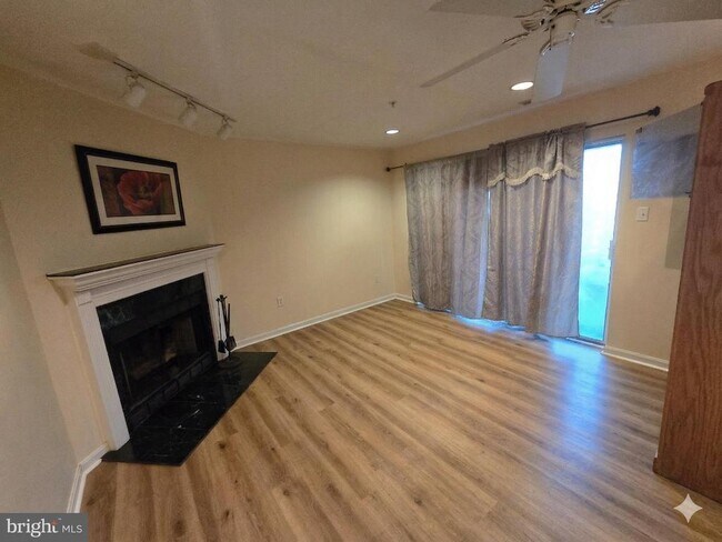 Building Photo - 55 Beaver Pond Cir