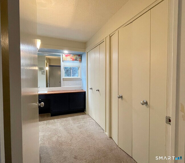 Building Photo - 445 Heritage Vlg