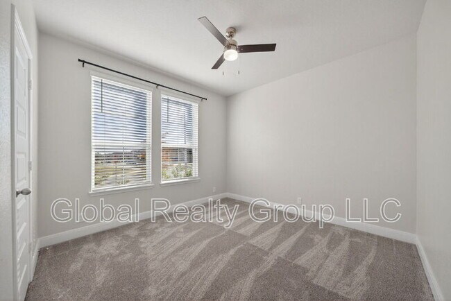 Building Photo - 402 Singing Brk