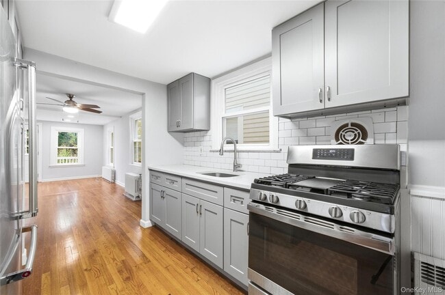 Building Photo - 100 School St