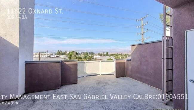Building Photo - 11622 Oxnard St