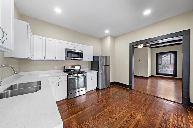 Building Photo - 811 Sul Ross St