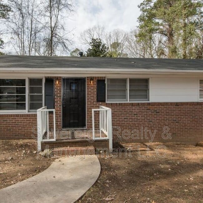 Building Photo - 4085 Kenora Dr SW