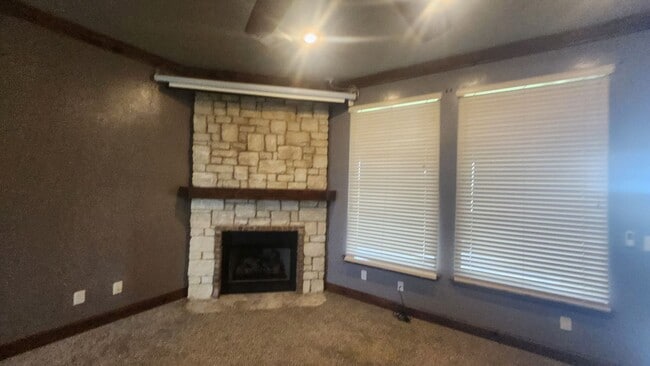 Building Photo - Great Eastside Home