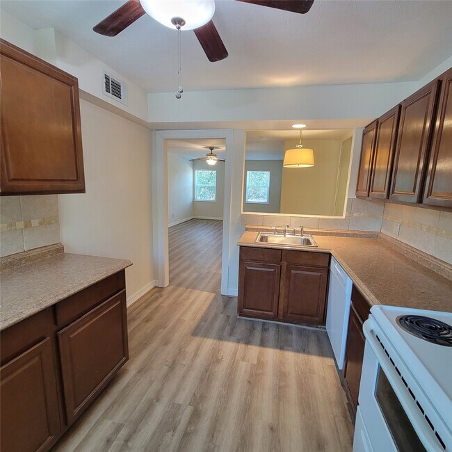 Building Photo - 11649 Chimney Rock Rd