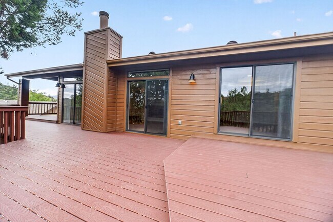 Building Photo - 546 Deer Horn Ct