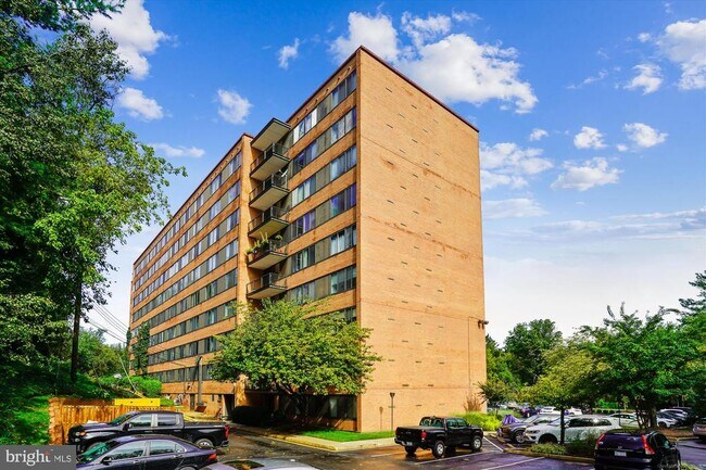 Building Photo - 4390 Lorcom Ln