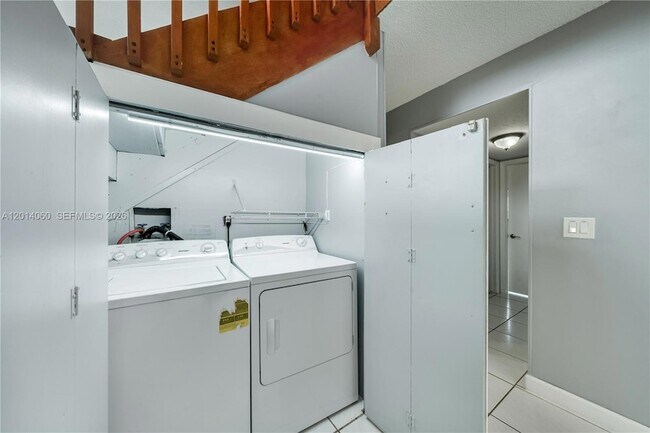Building Photo - 6929 SW 110th Ave