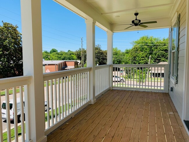 Building Photo - 713 Jefferson St