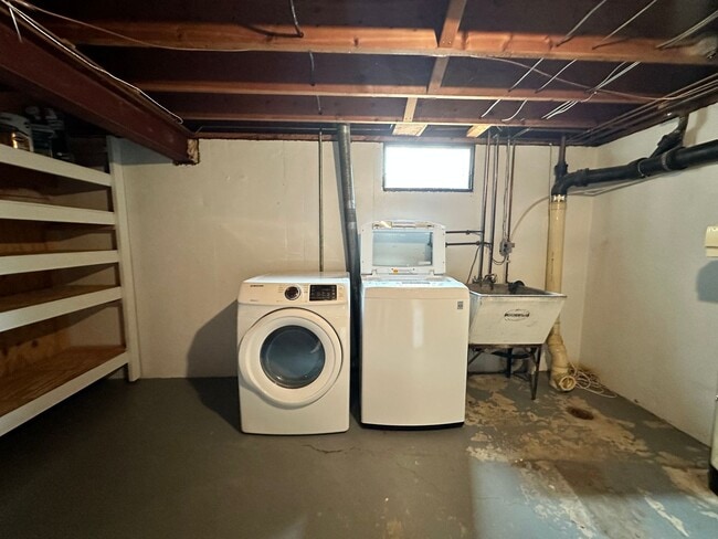 Building Photo - Four Bedroom Two and a Half Bath home avai...