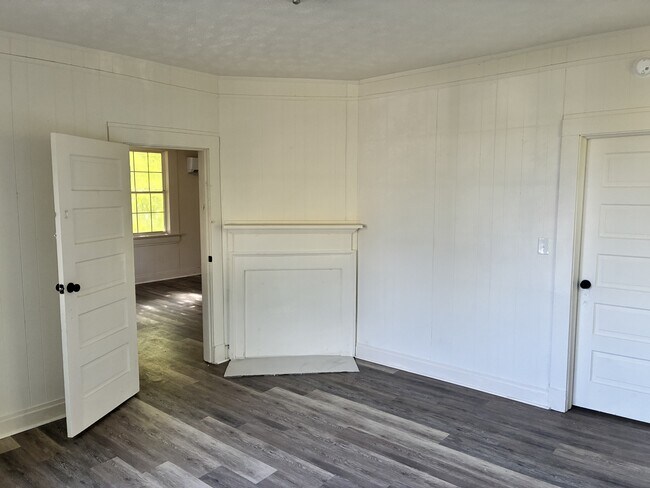 Building Photo - 513 Hoke St