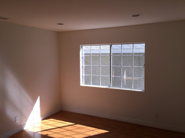 Bedroom - 624 E Harvard Rd