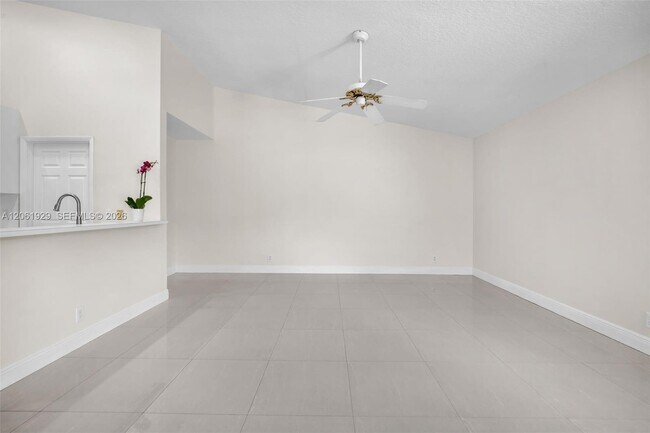 Building Photo - 17194 Ventana Dr