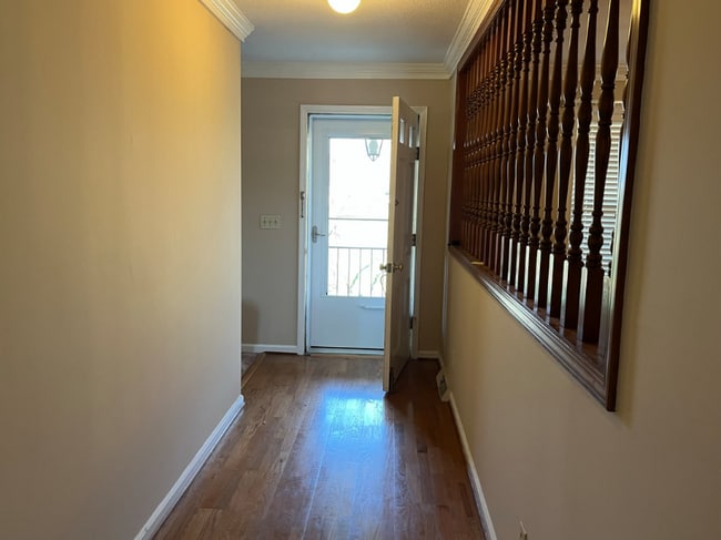 Building Photo - 611 E Mountcastle Dr