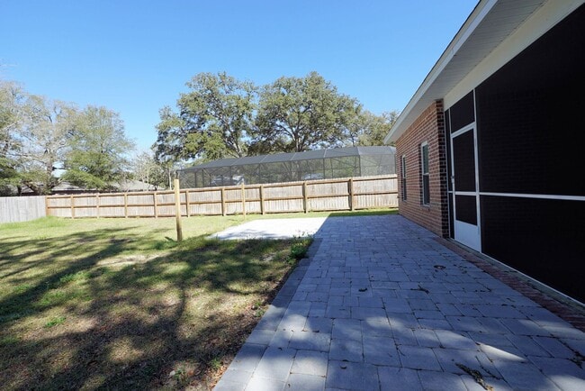 Building Photo - Four Bedroom Home