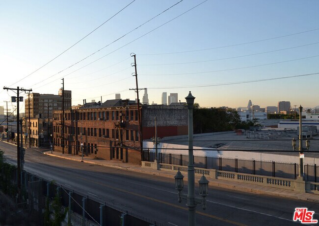 Building Photo - 712 S Santa Fe Ave