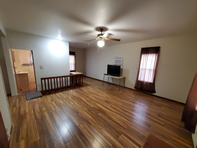 Building Photo - Remodeled, nice and clean house in Clay Ce...