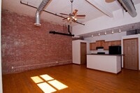 Building Photo - Market 105