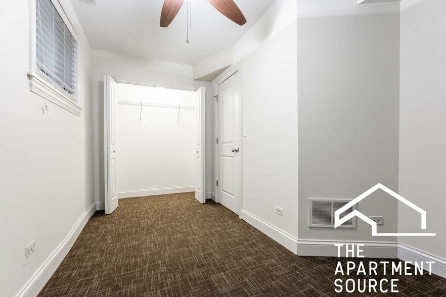 Building Photo - 3707 N Wilton Ave