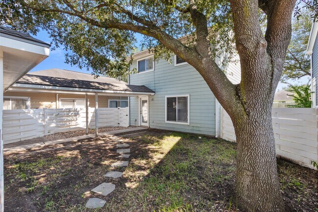 Building Photo - 15835 S Alley Ct