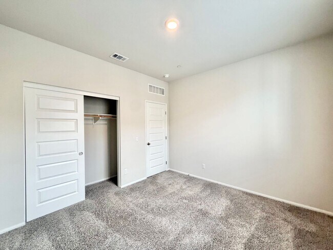 Building Photo - 3 bedroom Solar Home in Heirloom Farms for LEASE!