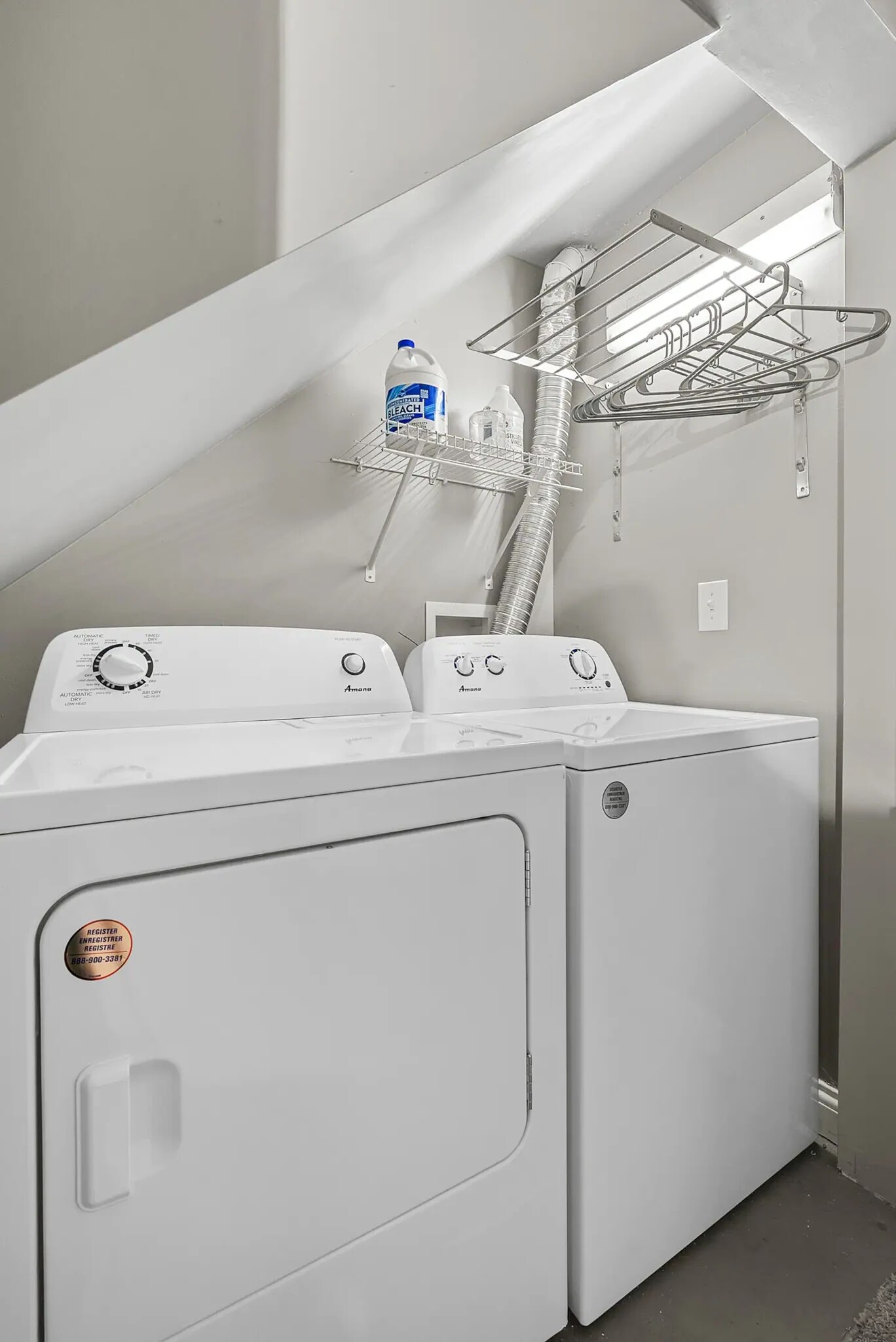 Building Photo - 950 N 6th St