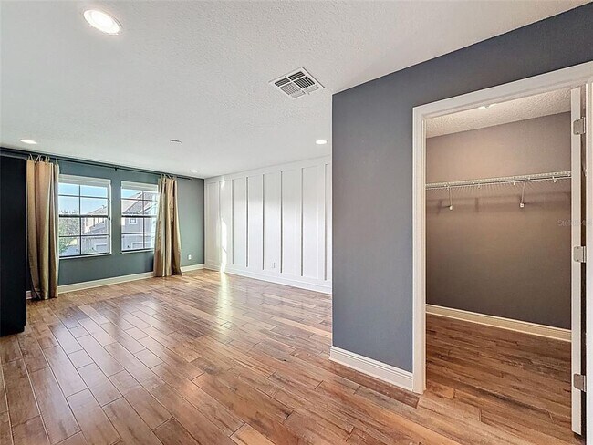 Building Photo - 10701 Laurel Vista Way