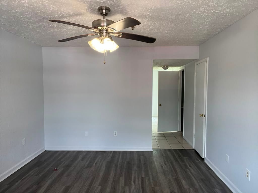 Building Photo - 1237 Shalom Dr