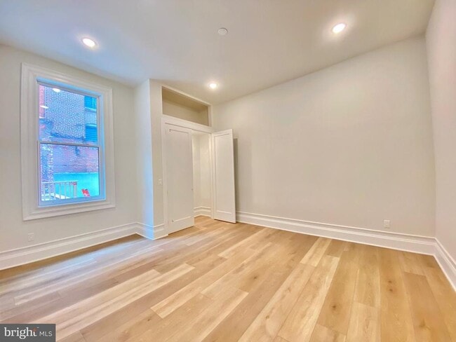 Building Photo - 1824 Chestnut St