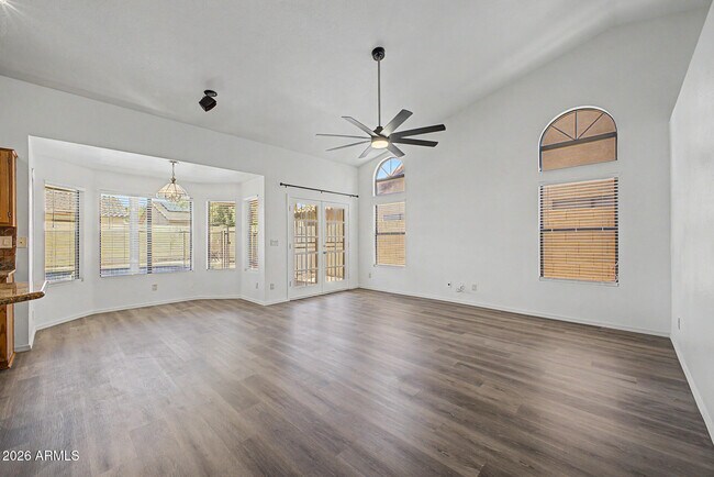 Building Photo - 3103 N Meadow Ln