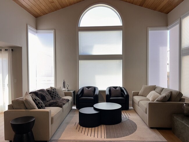 Building Photo - 3740 Ocean Dr