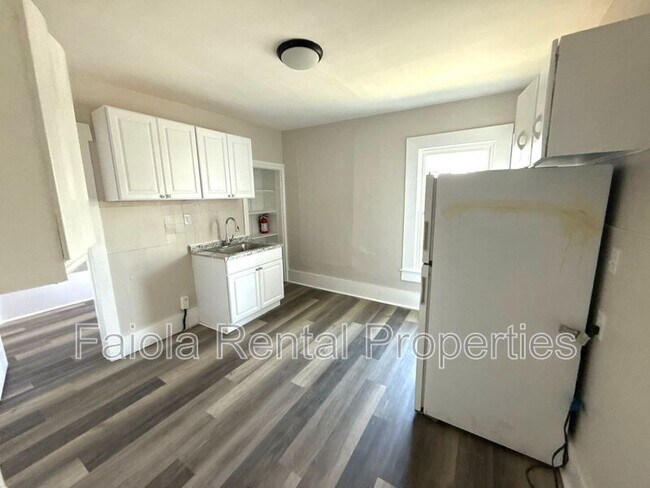 Building Photo - 230 N 3rd St