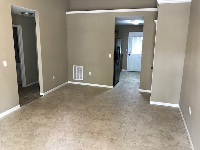 Building Photo - 602 W Gay St