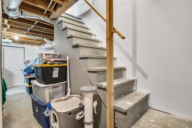 Building Photo - 330 Birdwell Cir