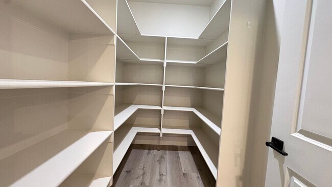 Building Photo - Solar Home For RENT!!!