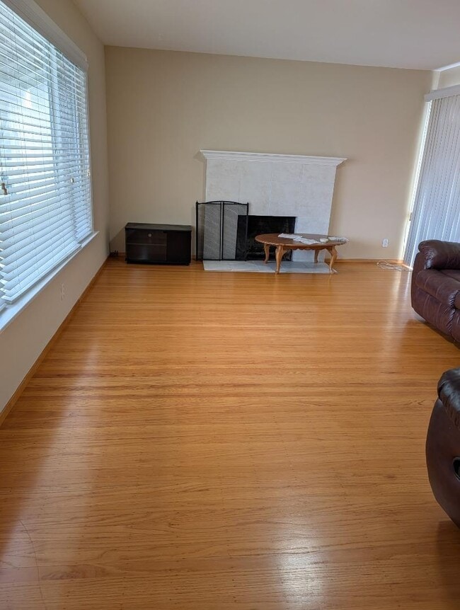 Building Photo - 2112 Rockhurst Ct