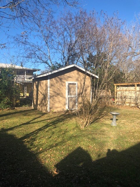 private backyard with workshop or shed - 315 Vickers Ave